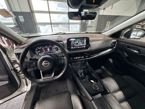 Used 2023 Nissan Rogue SL w/ SL Premium Package image 30