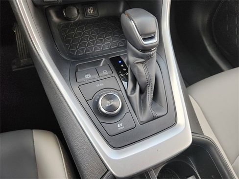 Used 2023 Toyota RAV4 XLE Premium image 16