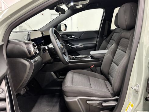 Used 2025 Chevrolet Equinox LT FWD image 17
