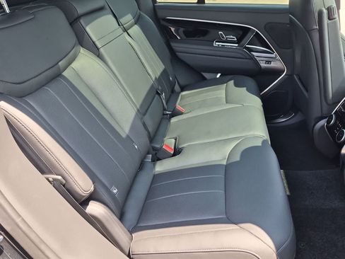 Certified 2025 Land Rover Range Rover SE AWD/4WD image 21