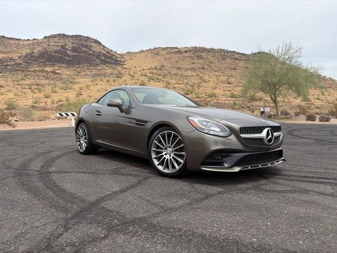 Used 2017 Mercedes-Benz SLC 300 image 3