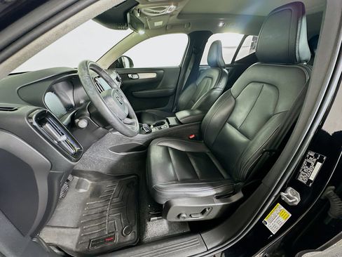 Used 2019 Volvo XC40 T5 Momentum AWD/4WD image 13