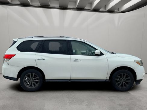 Used 2013 Nissan Pathfinder SV w/ Trailer Tow Pkg FWD image 10