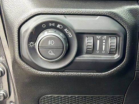 Used 2022 Jeep Gladiator Sport image 32