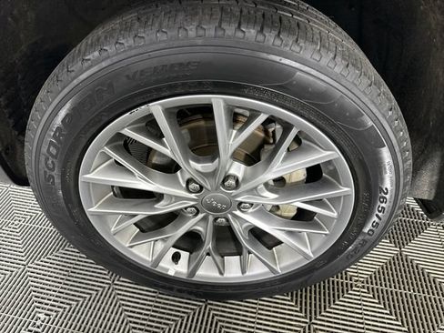 Used 2023 Jeep Grand Cherokee Summit AWD/4WD image 2