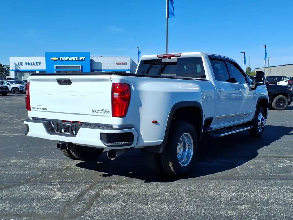 Used 2026 Chevrolet Silverado 3500 High Country w/ Technology Package AWD/4WD image 17