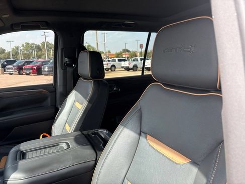 Used 2023 GMC Yukon XL AT4 AWD/4WD image 22