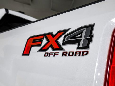 Used 2022 Ford F250 Platinum w/ FX4 Off-Road Package image 46