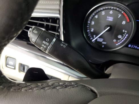 Used 2021 Cadillac XT6 Premium Luxury image 33