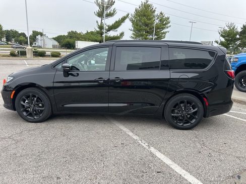 New 2026 Chrysler Pacifica Limited w/ S Appearance Package image 20