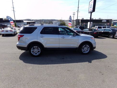 Used 2013 Ford Explorer XLT FWD image 3