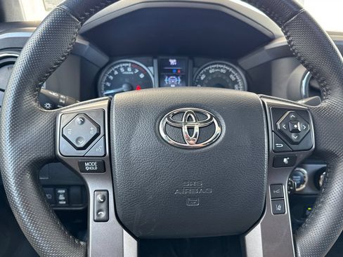 Used 2022 Toyota Tacoma TRD Off-Road w/ TRD Premium Off Road Package AWD/4WD image 25