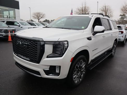 Used 2023 GMC Yukon XL Denali Ultimate image 7