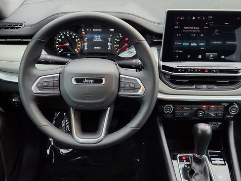 Used 2025 Jeep Compass Limited AWD/4WD image 3