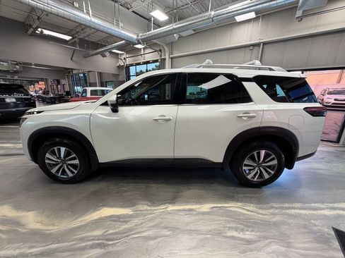 Used 2023 Nissan Pathfinder SL AWD/4WD image 38