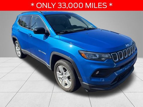 Used 2022 Jeep Compass Latitude w/ Convenience Group AWD/4WD image 3
