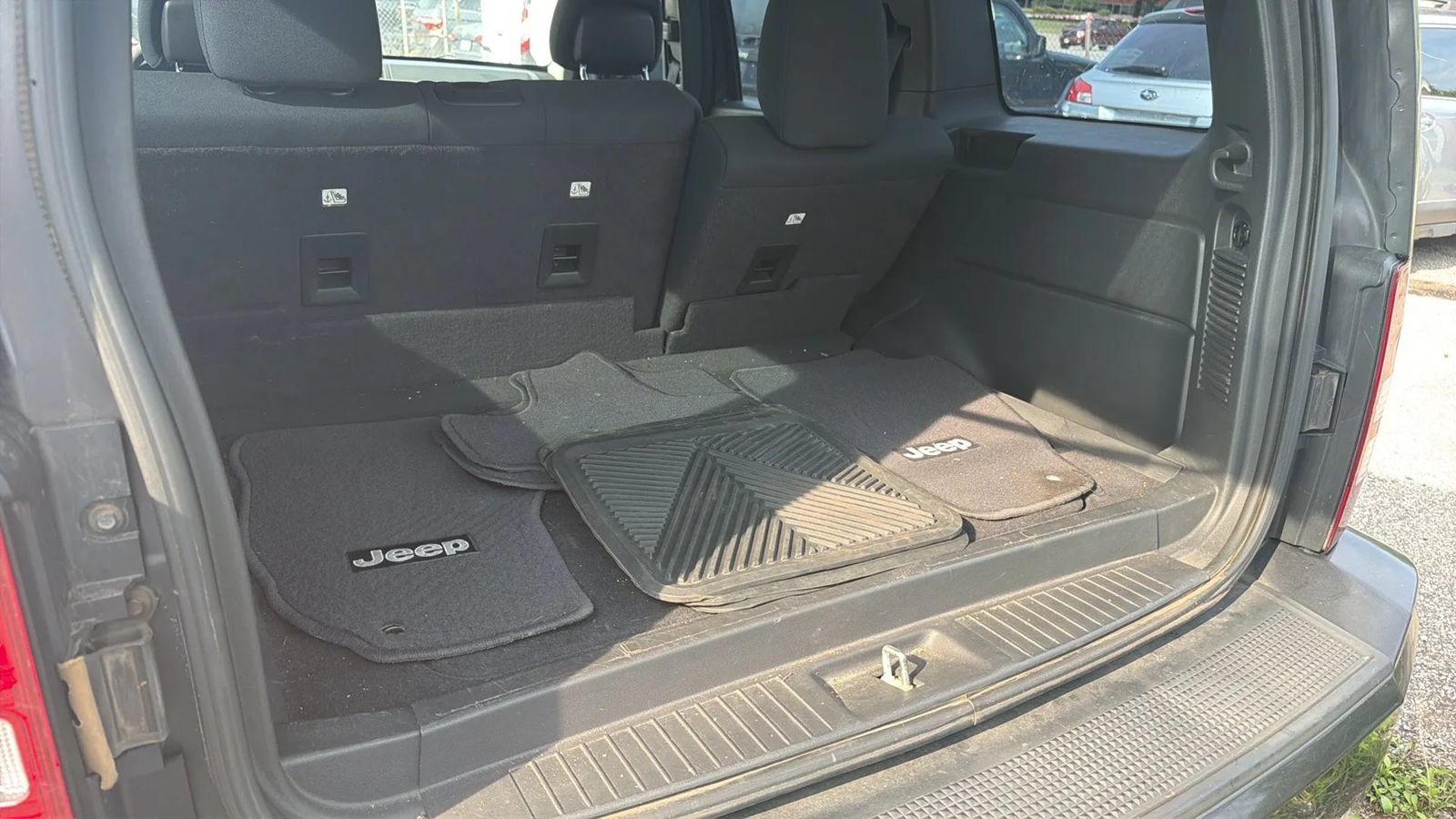 Used 2011 Jeep Liberty Sport AWD/4WD image 10