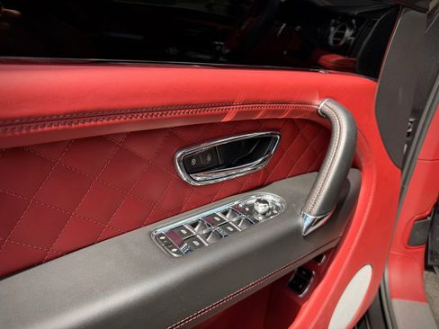 Used 2019 Bentley Bentayga AWD/4WD image 42