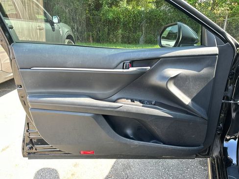 Used 2022 Toyota Camry SE FWD image 9