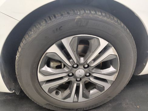 Used 2019 Kia Sedona SX FWD image 31