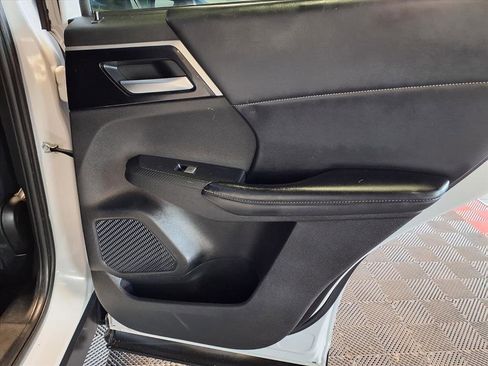 Used 2022 Mitsubishi Outlander SE image 12