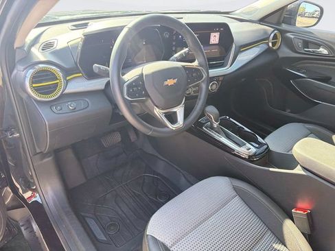 Used 2024 Chevrolet Trax LT w/ Driver Confidence Package FWD image 23
