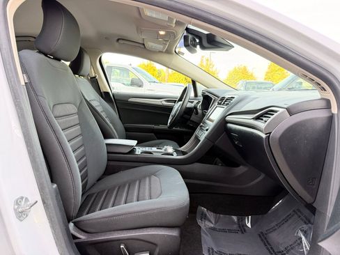 Used 2019 Ford Fusion SE FWD image 22