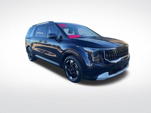 Certified 2025 Kia Carnival EX image 3