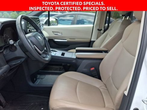 Certified 2023 Toyota Sienna XLE FWD image 14
