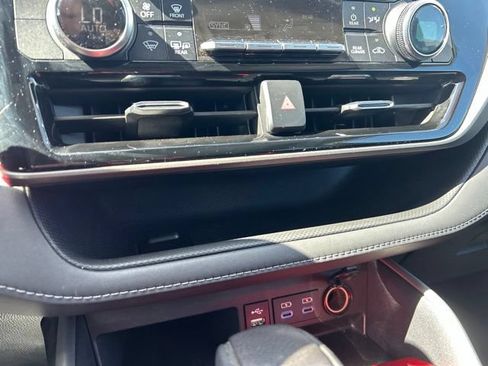 Used 2022 Toyota Highlander L FWD image 28