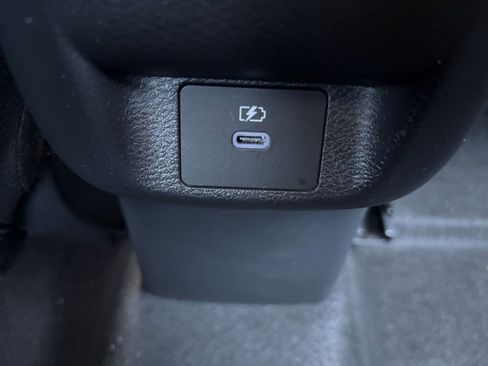 Used 2025 Nissan Versa SV FWD image 22