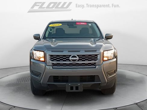 Used 2025 Nissan Frontier SV RWD image 2
