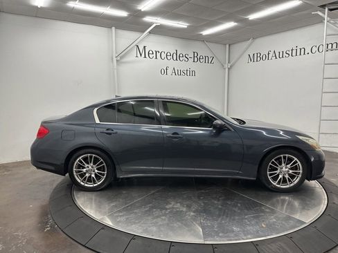 Used 2011 INFINITI G37 Journey w/ Premium Pkg image 8