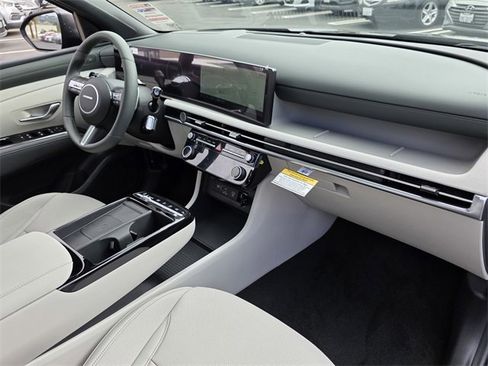 New 2025 Hyundai Tucson Limited image 8