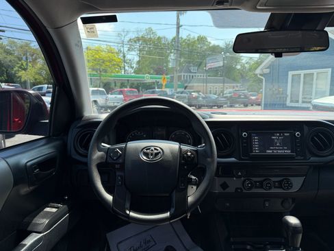 Used 2018 Toyota Tacoma SR RWD image 17