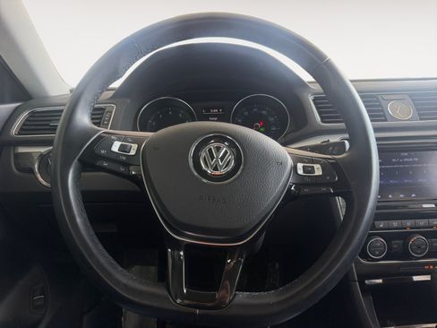 Used 2017 Volkswagen Passat 1.8T SE FWD image 13