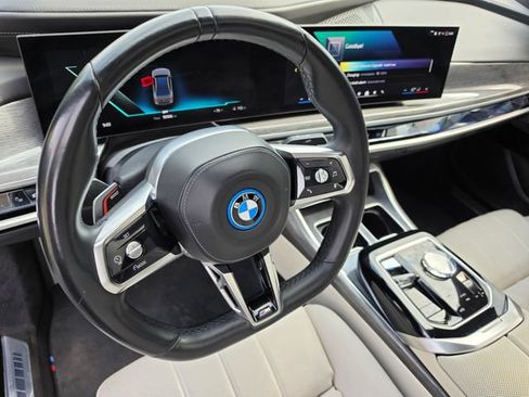 Used 2023 BMW i7 xDrive60 AWD/4WD image 31