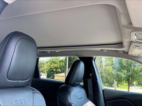 Used 2022 Jeep Cherokee Latitude Lux w/ Sun & Sound Group AWD/4WD image 18