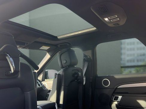 New 2026 Land Rover Discovery Limited Edition image 16