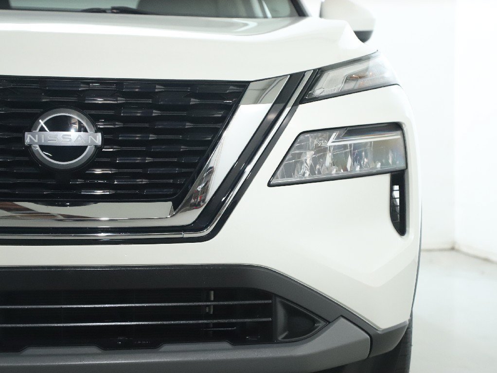 Used 2023 Nissan Rogue SV AWD/4WD image 9