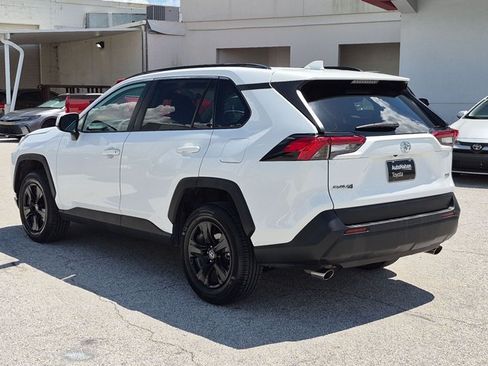 Used 2021 Toyota RAV4 XLE w/ Convenience Package FWD image 8