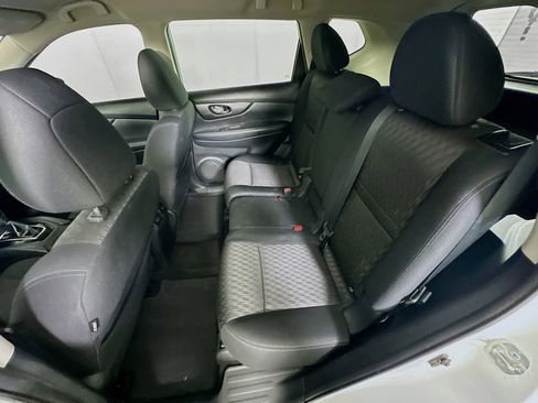 Used 2017 Nissan Rogue SV image 27