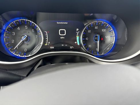 New 2026 Chrysler Pacifica Select image 13