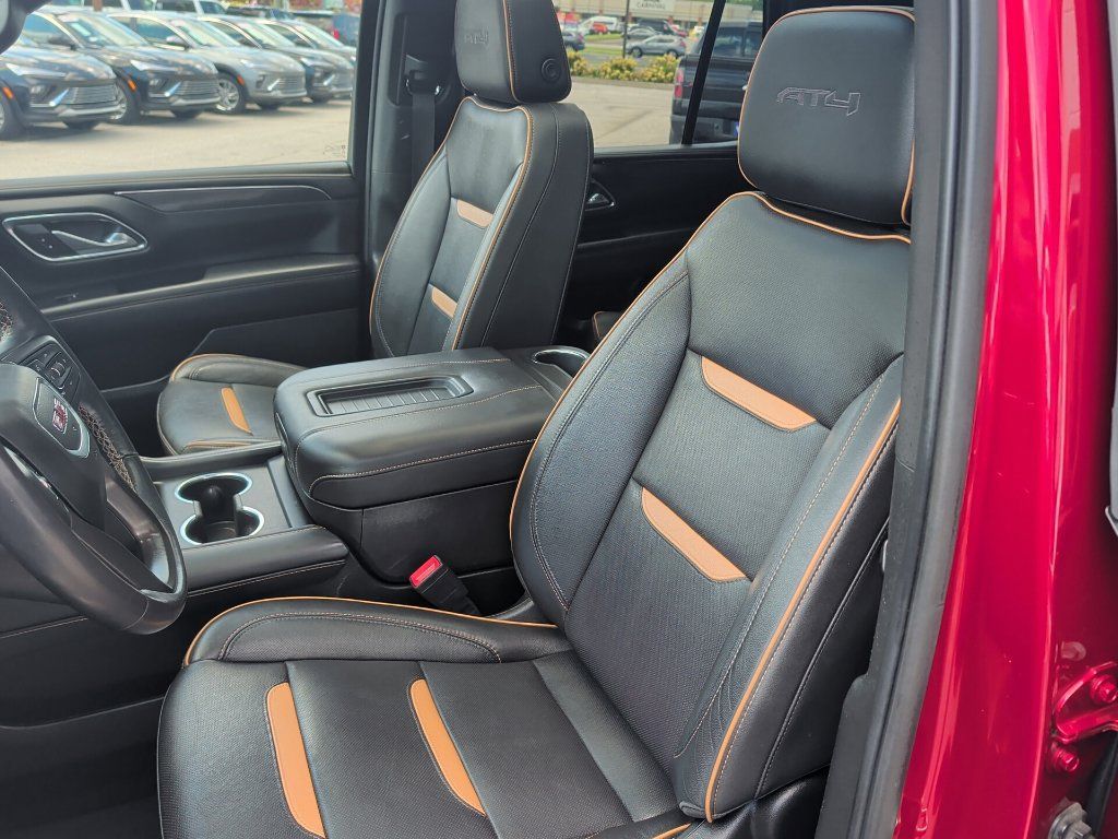 Used 2023 GMC Yukon AT4 w/ AT4 Premium Package AWD/4WD image 12