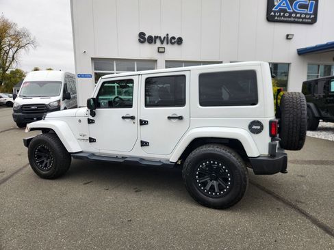 Used 2017 Jeep Wrangler Unlimited Sahara w/ Max Tow Package image 9