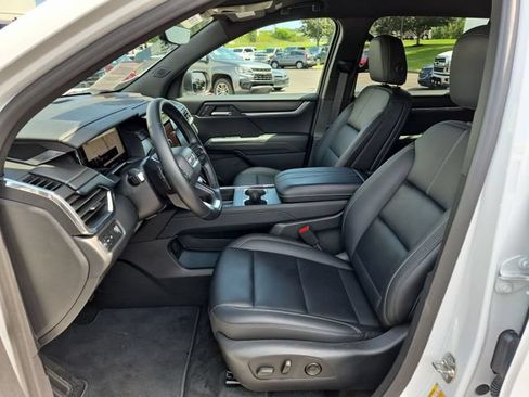 Used 2026 GMC Acadia Elevation w/ Elevation Premium Package FWD image 21