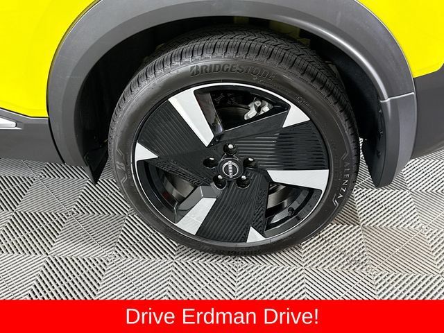 Used 2025 Nissan Kicks SR FWD image 4