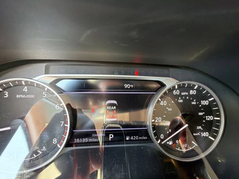 Used 2024 Nissan Pathfinder SL w/ SL Premium Package FWD image 15