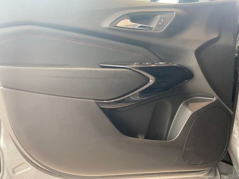 Used 2024 Chevrolet Trax RS w/ Sunroof Package image 8