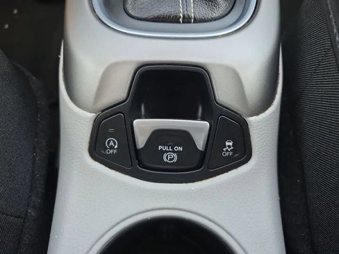 Used 2020 Jeep Compass Latitude FWD image 33
